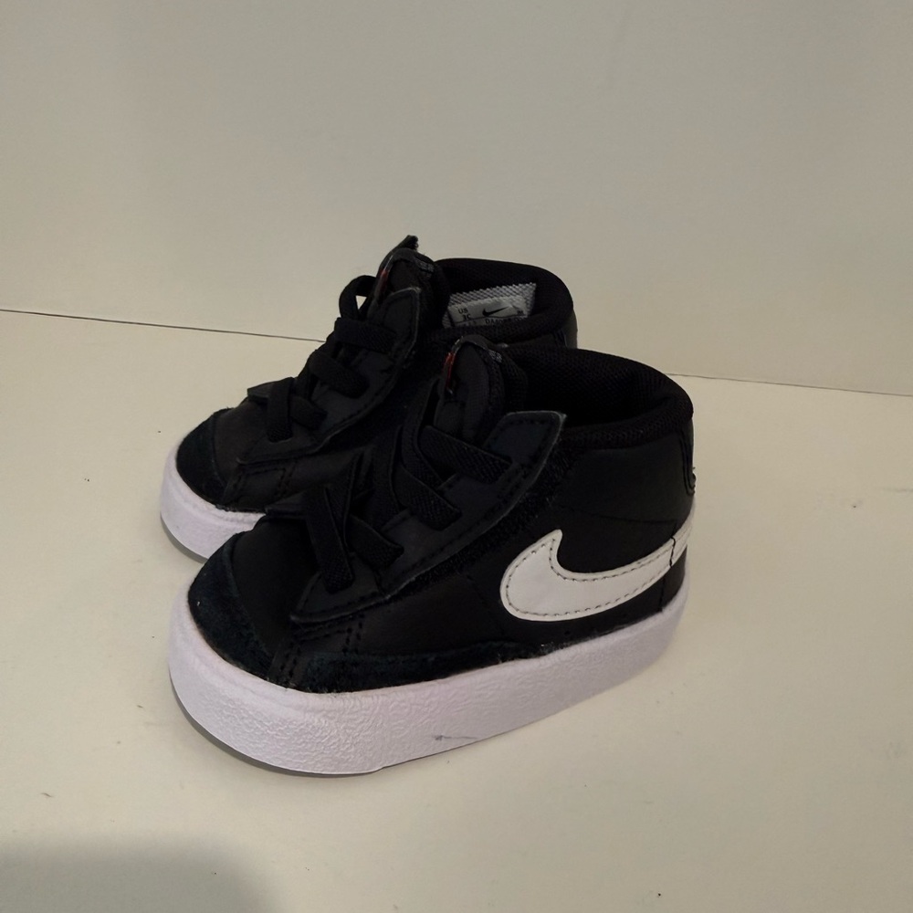 Nike Kids Mid blazer Black and White Sneakers